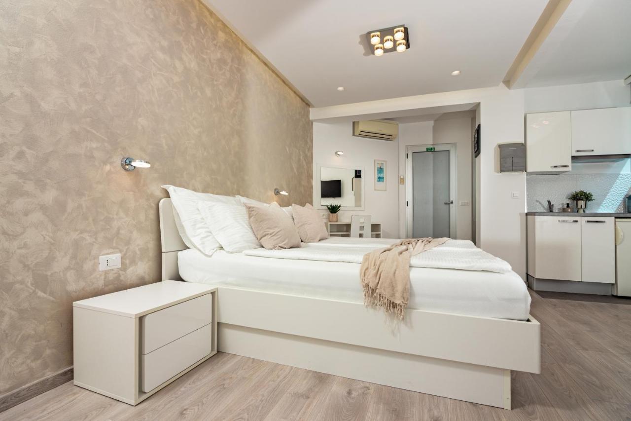 Apartments Lovret Flowers Split Exterior photo