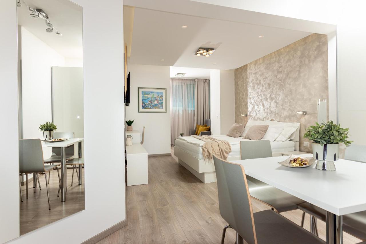Apartments Lovret Flowers Split Exterior photo