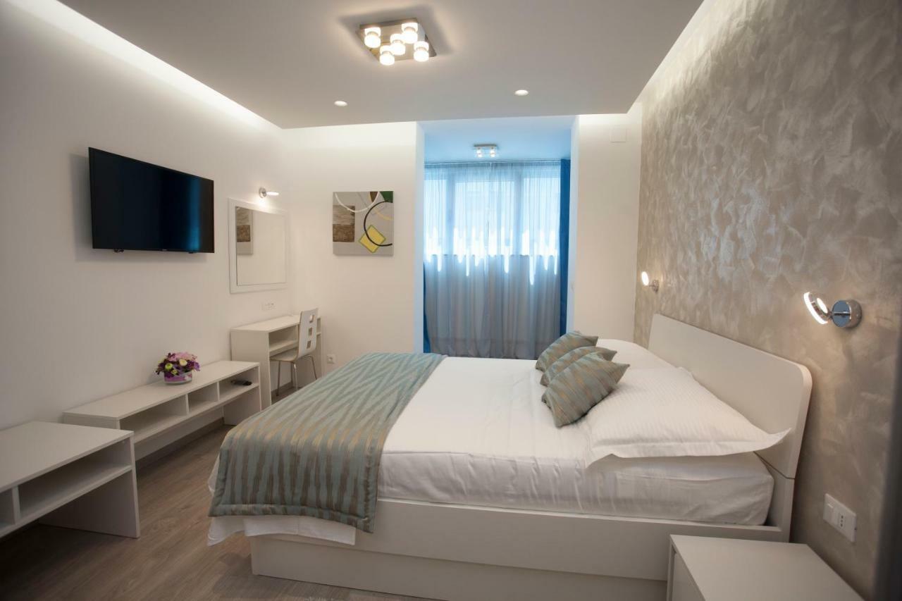 Apartments Lovret Flowers Split Exterior photo