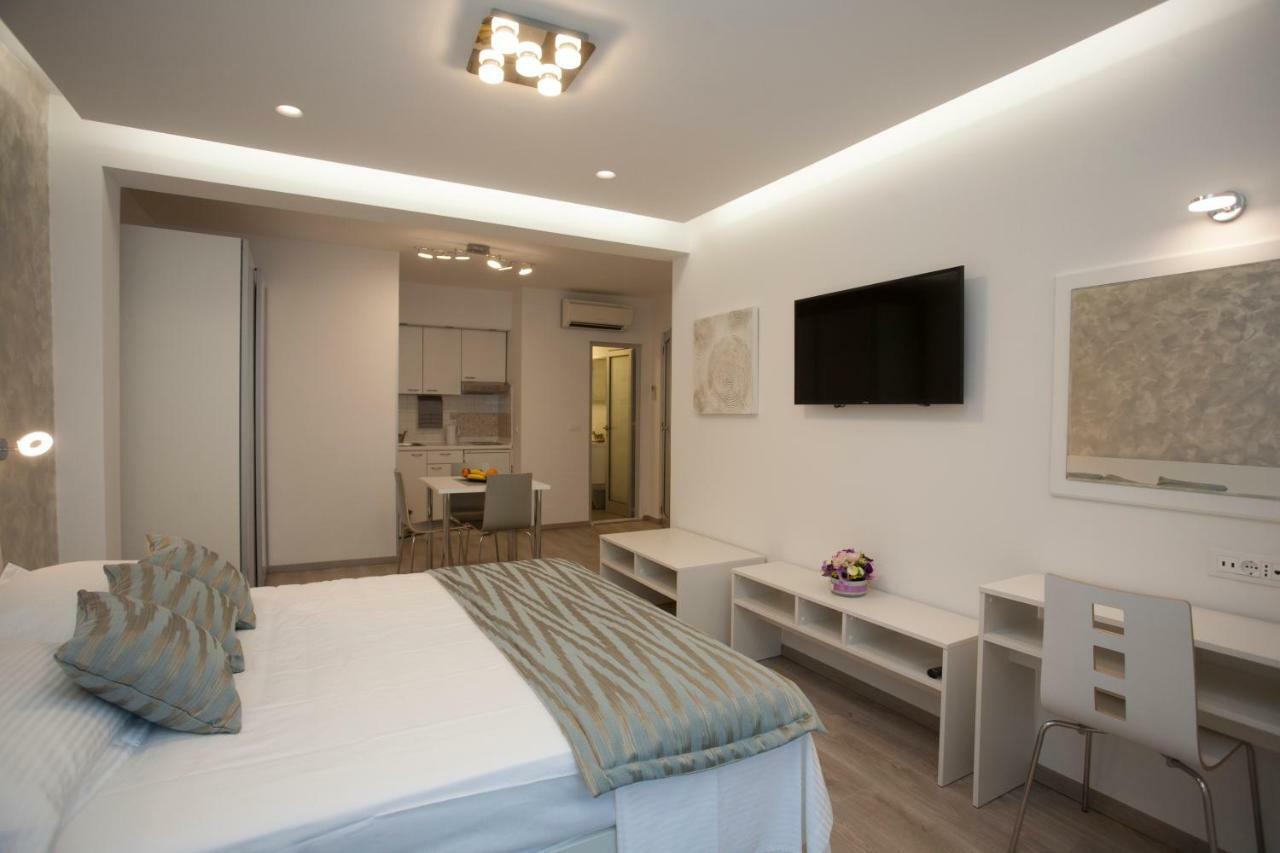 Apartments Lovret Flowers Split Exterior photo